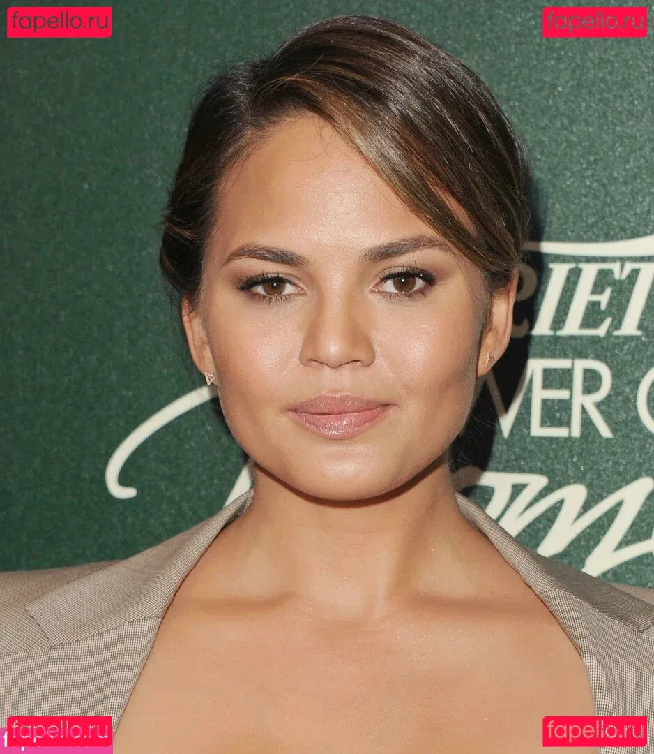 Chrissy Teigen Onlyfans Photo Gallery 