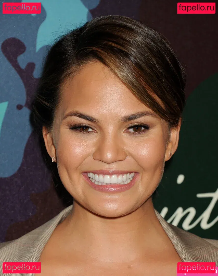 Chrissy Teigen Onlyfans Photo Gallery 