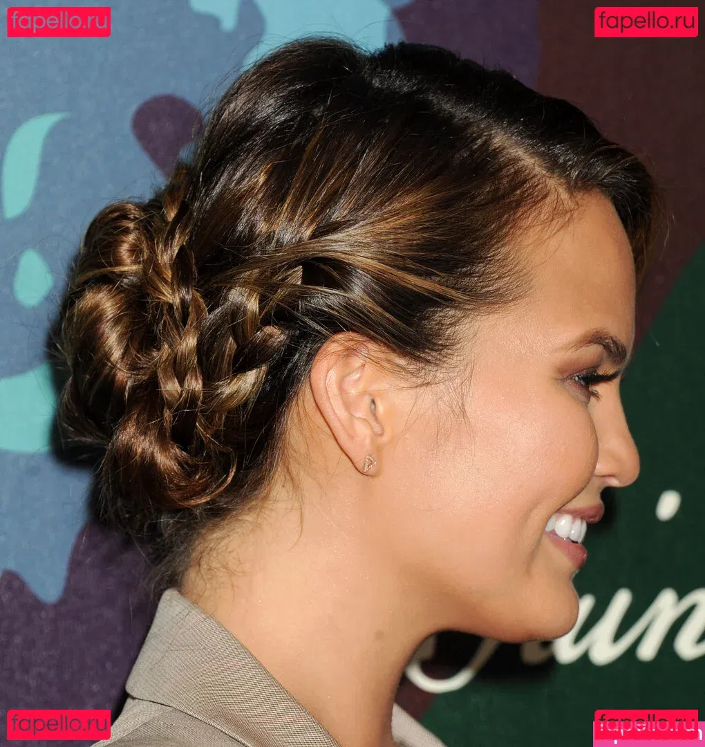 Chrissy Teigen Onlyfans Photo Gallery 