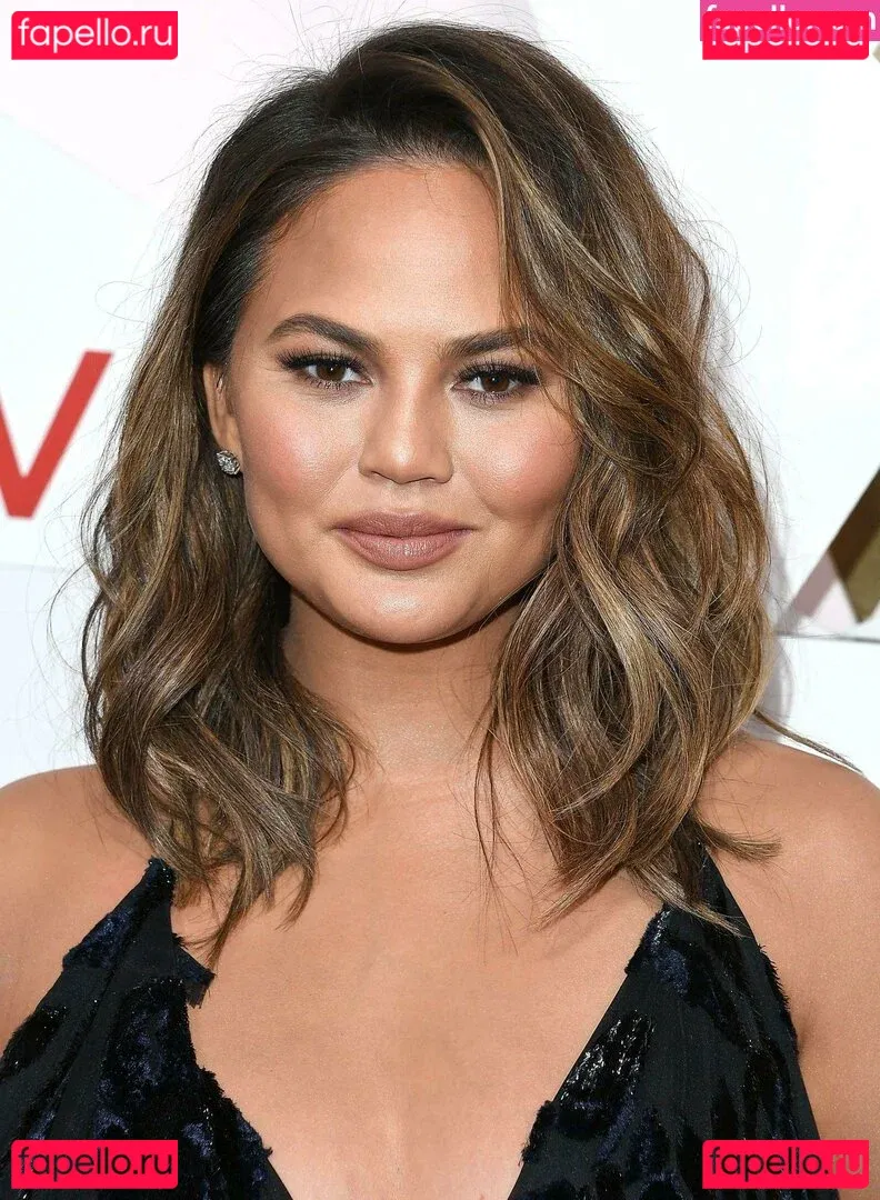 Chrissy Teigen Onlyfans Photo Gallery 
