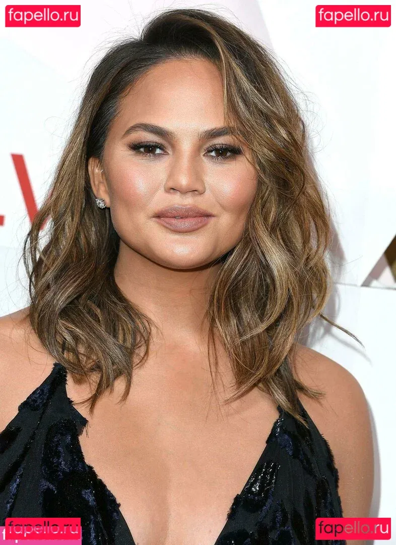 Chrissy Teigen Onlyfans Photo Gallery 