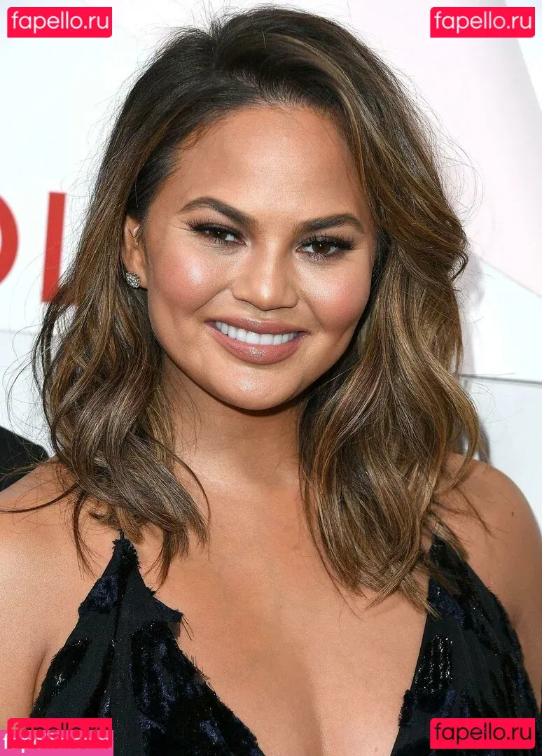 Chrissy Teigen Onlyfans Photo Gallery 