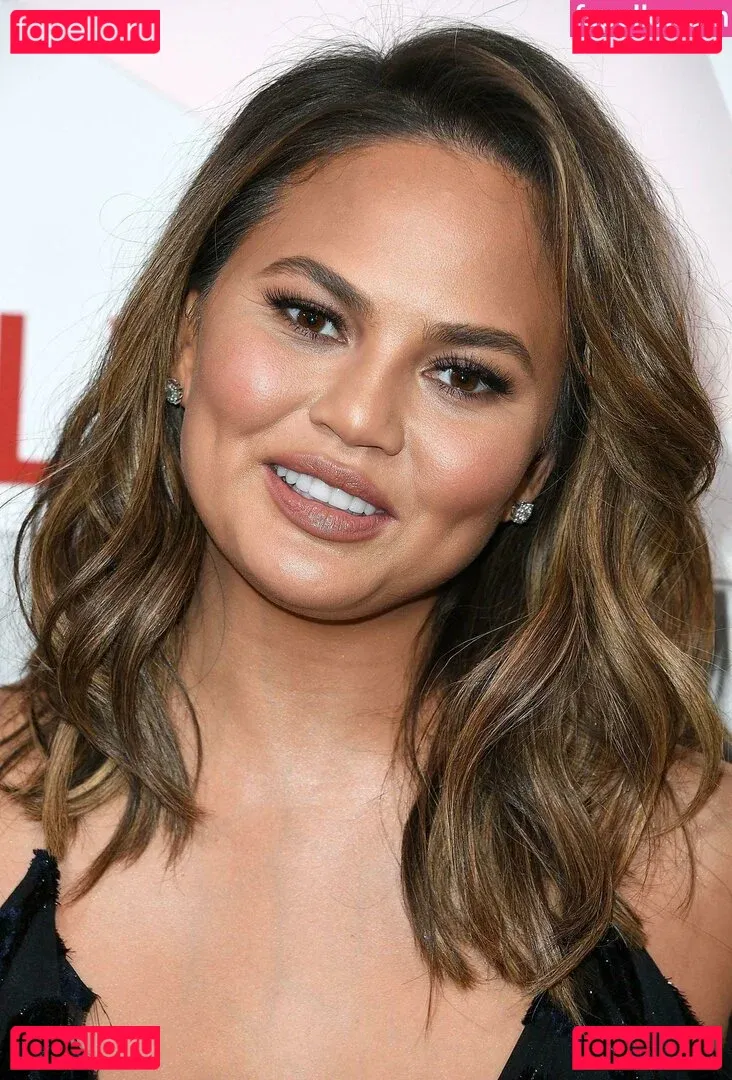 Chrissy Teigen Onlyfans Photo Gallery 
