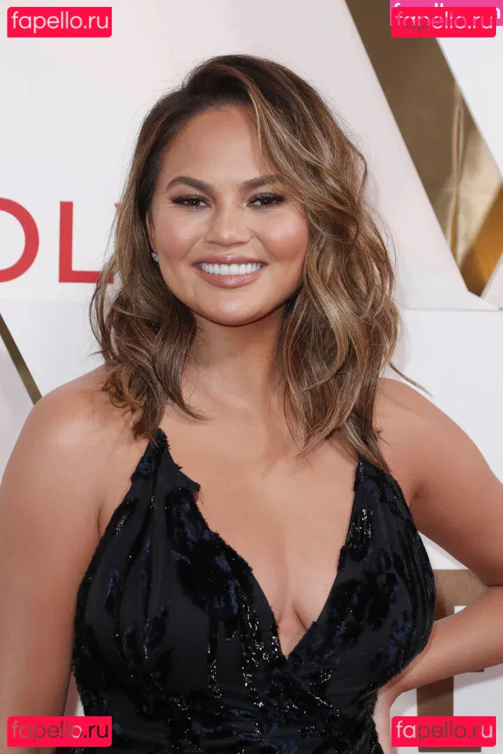 Chrissy Teigen Onlyfans Photo Gallery 