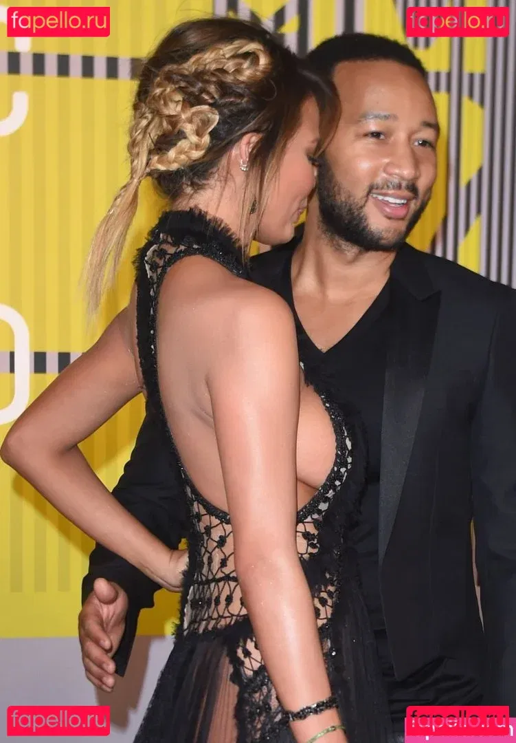 Chrissy Teigen Onlyfans Photo Gallery 