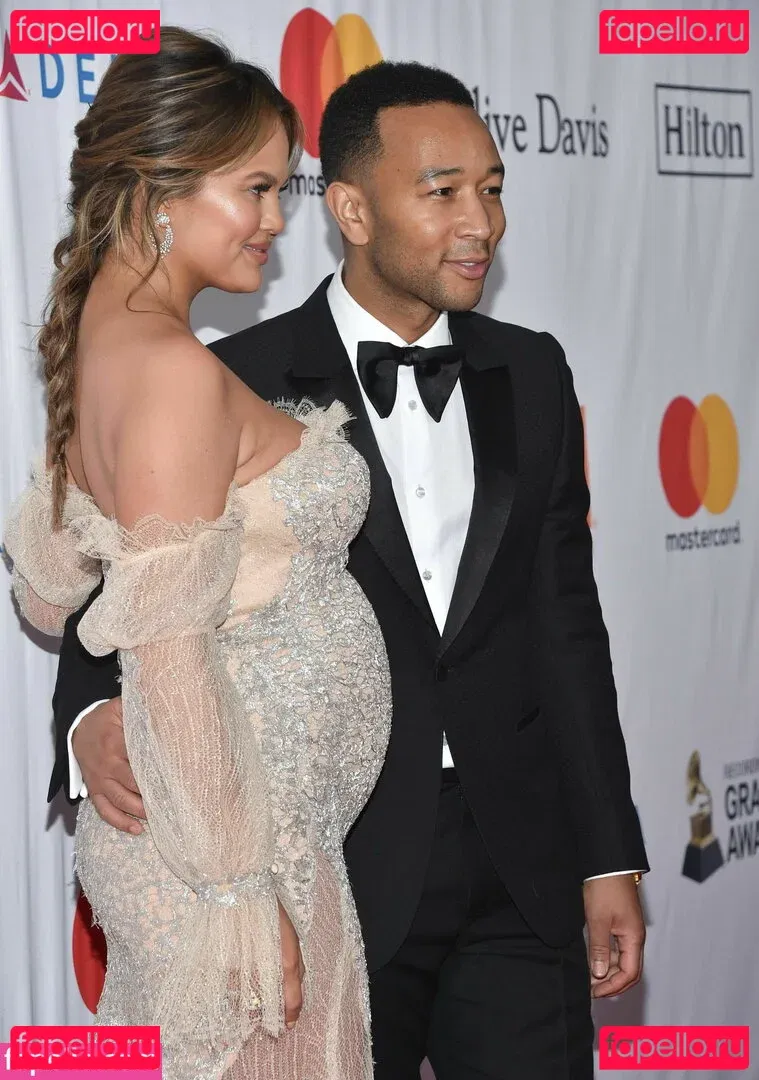 Chrissy Teigen Onlyfans Photo Gallery 