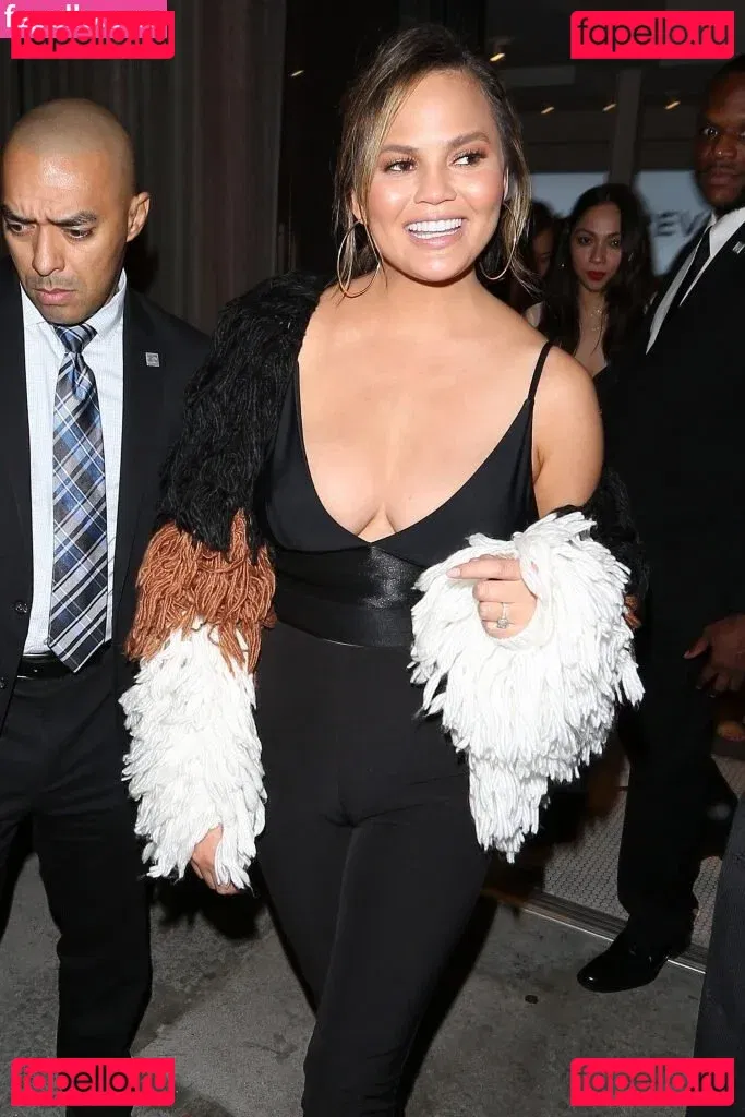 Chrissy Teigen Onlyfans Photo Gallery 