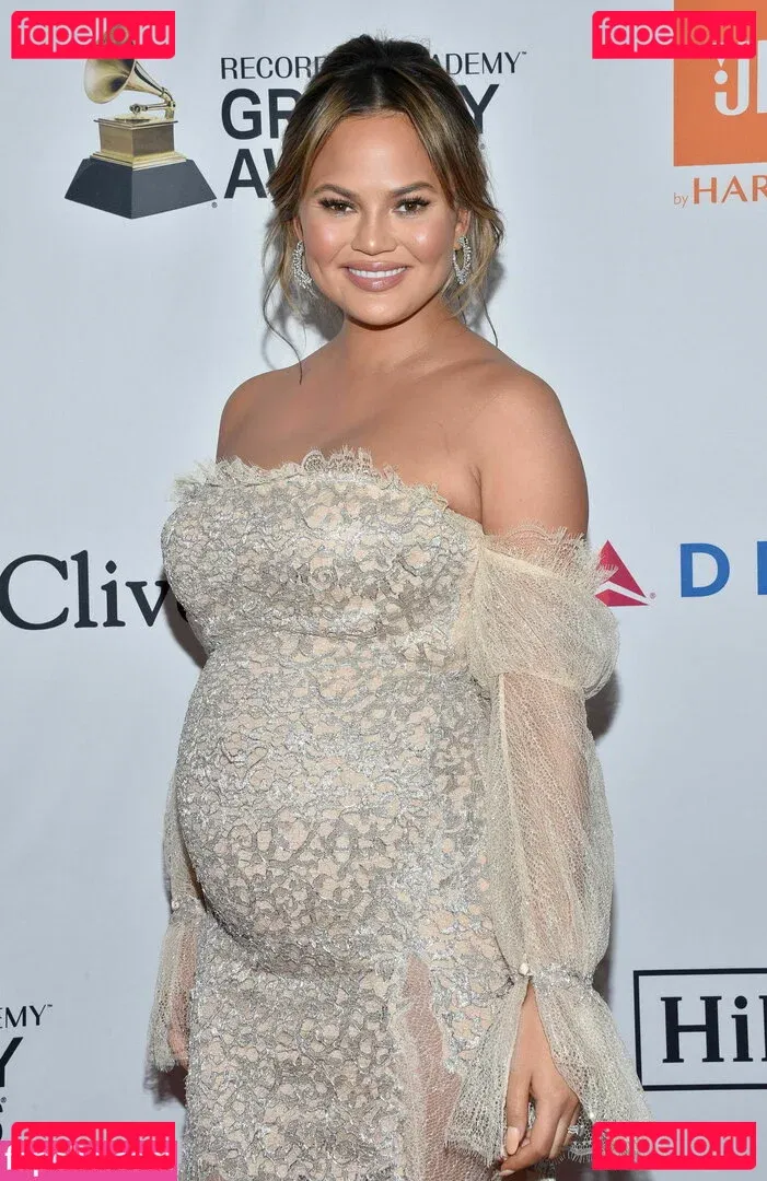 Chrissy Teigen Onlyfans Photo Gallery 