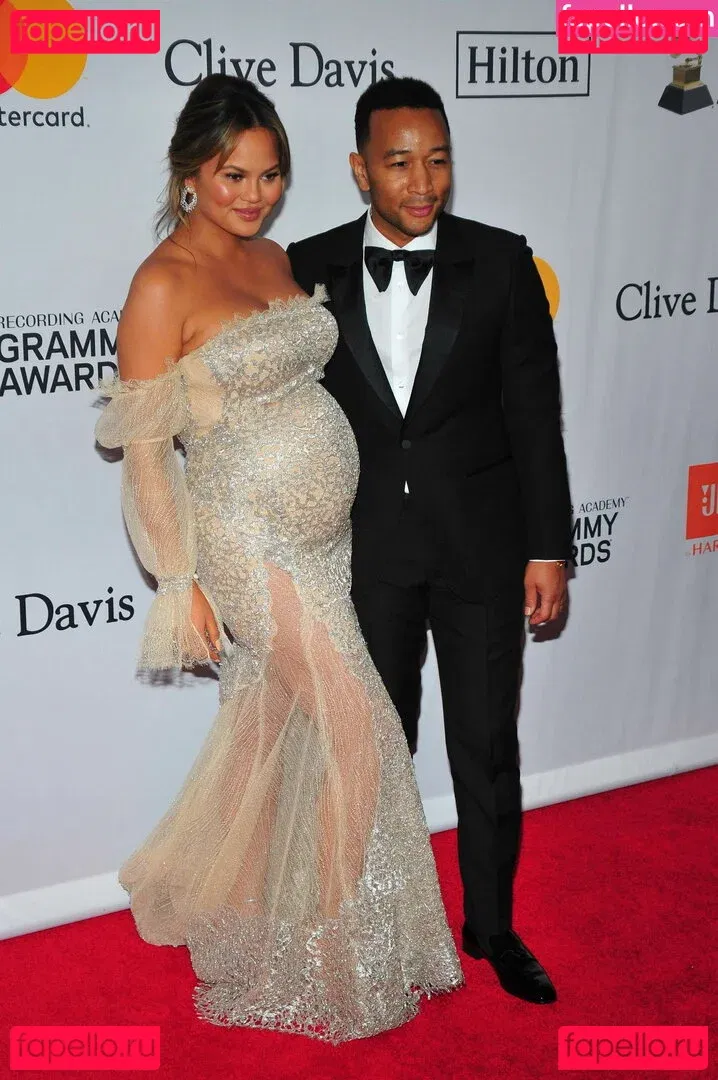 Chrissy Teigen Onlyfans Photo Gallery 