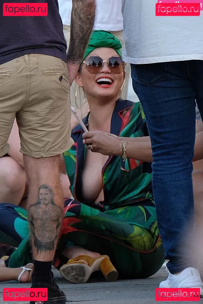 Chrissy Teigen Onlyfans Photo Gallery 