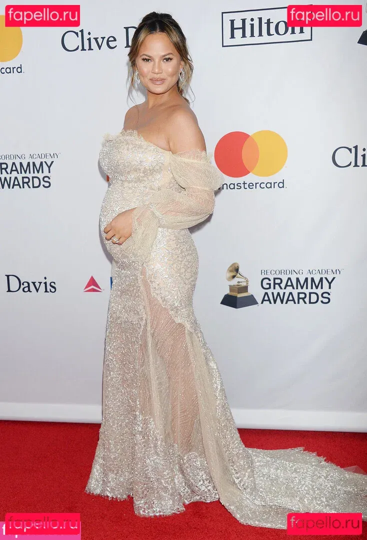 Chrissy Teigen Onlyfans Photo Gallery 