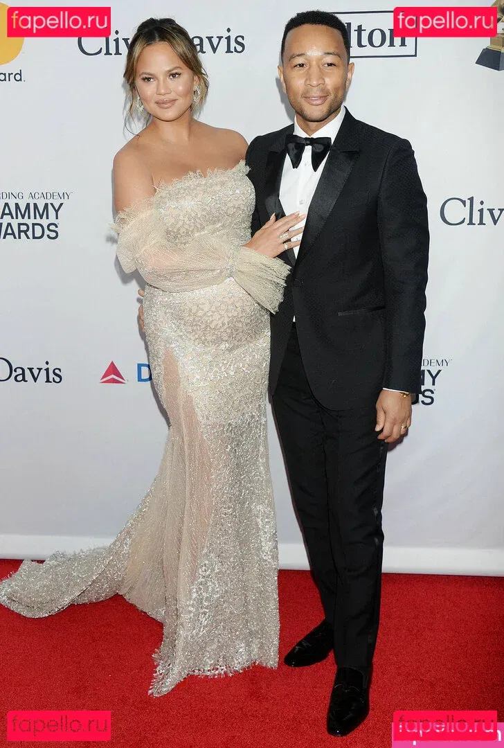 Chrissy Teigen Onlyfans Photo Gallery 