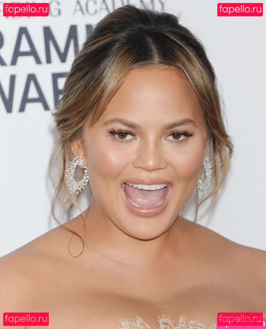 Chrissy Teigen Onlyfans Photo Gallery 