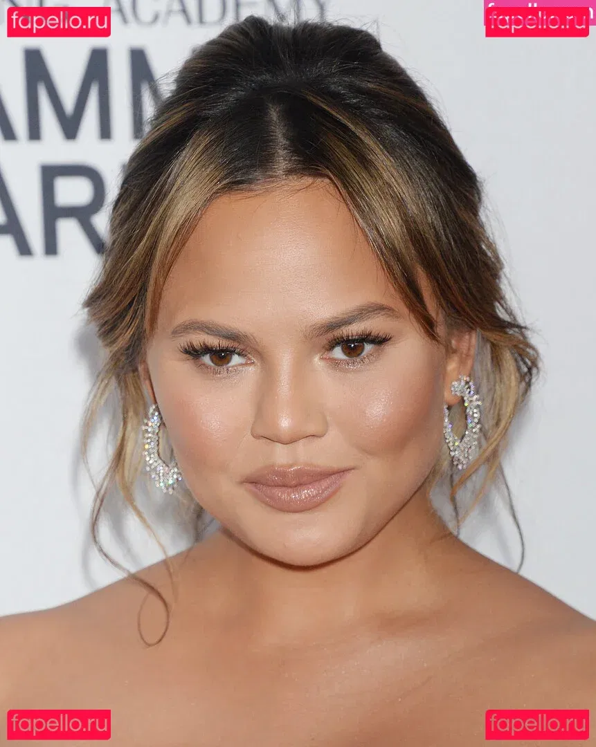 Chrissy Teigen Onlyfans Photo Gallery 