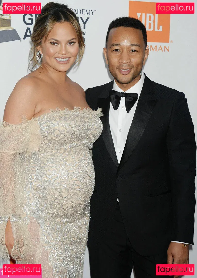 Chrissy Teigen Onlyfans Photo Gallery 