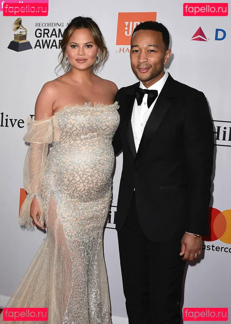 Chrissy Teigen Onlyfans Photo Gallery 