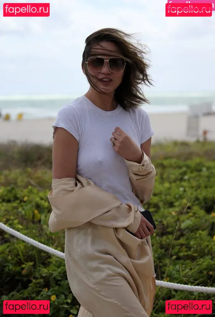 Chrissy Teigen Onlyfans Photo Gallery 