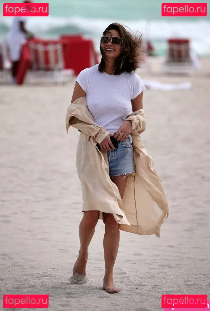 Chrissy Teigen Onlyfans Photo Gallery 