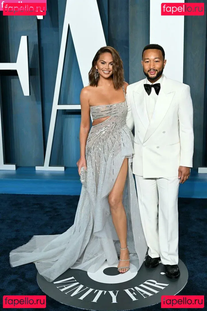 Chrissy Teigen Onlyfans Photo Gallery 