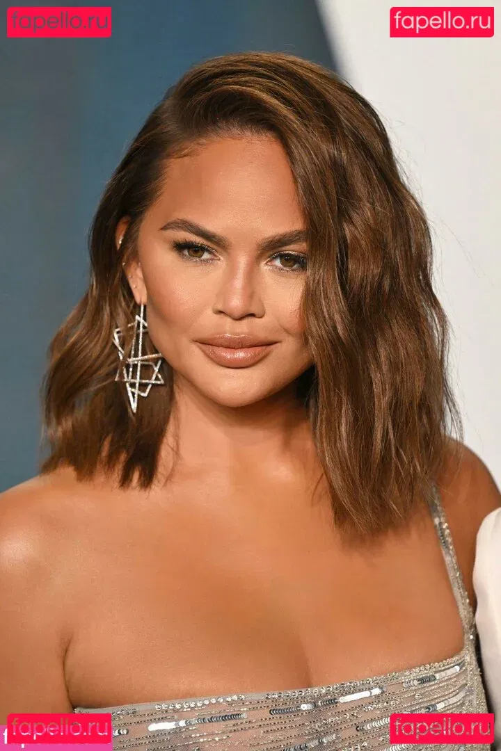 Chrissy Teigen Onlyfans Photo Gallery 