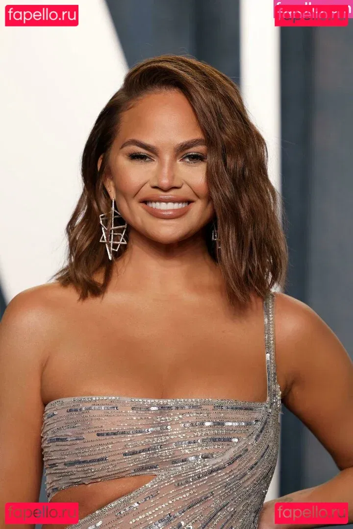 Chrissy Teigen Onlyfans Photo Gallery 