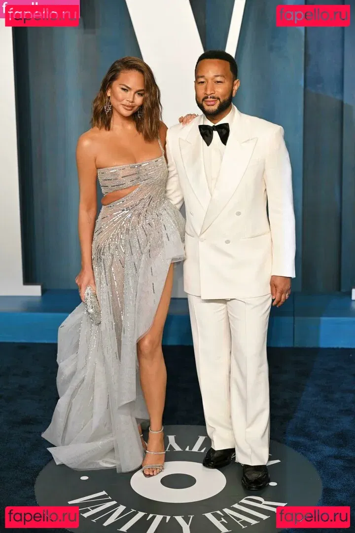 Chrissy Teigen Onlyfans Photo Gallery 