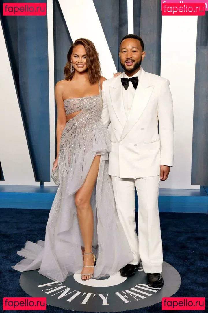 Chrissy Teigen Onlyfans Photo Gallery 