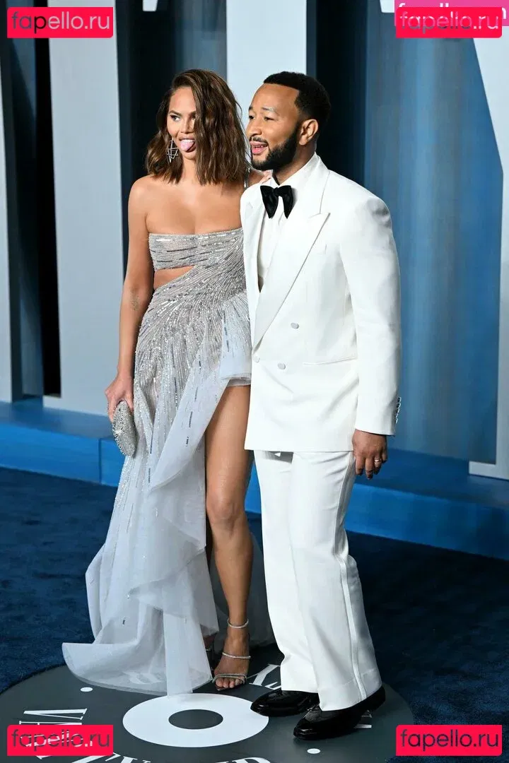 Chrissy Teigen Onlyfans Photo Gallery 