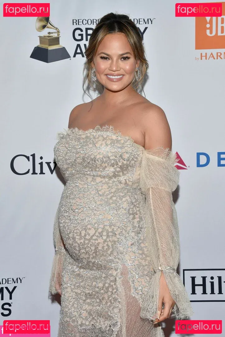 Chrissy Teigen Onlyfans Photo Gallery 