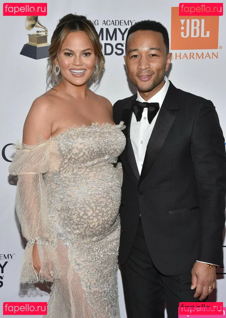 Chrissy Teigen Onlyfans Photo Gallery 