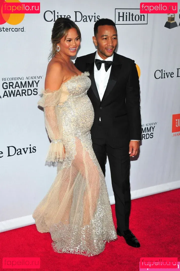 Chrissy Teigen Onlyfans Photo Gallery 