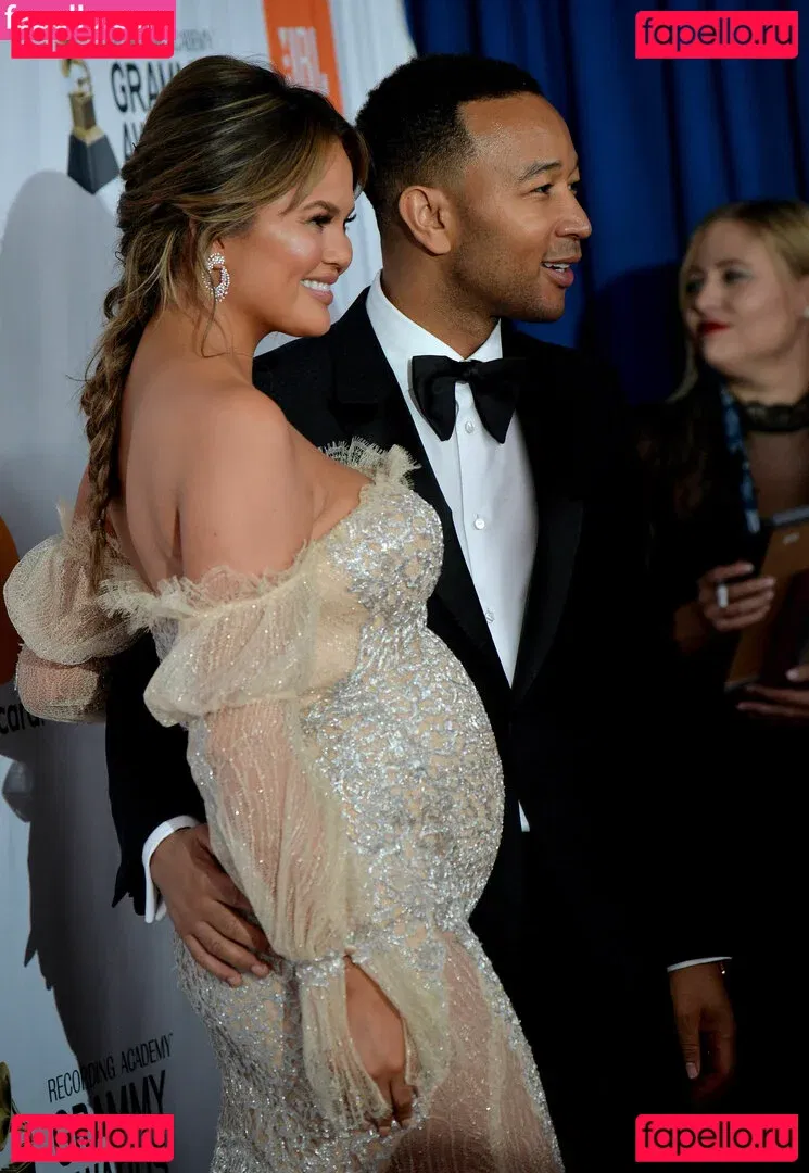 Chrissy Teigen Onlyfans Photo Gallery 