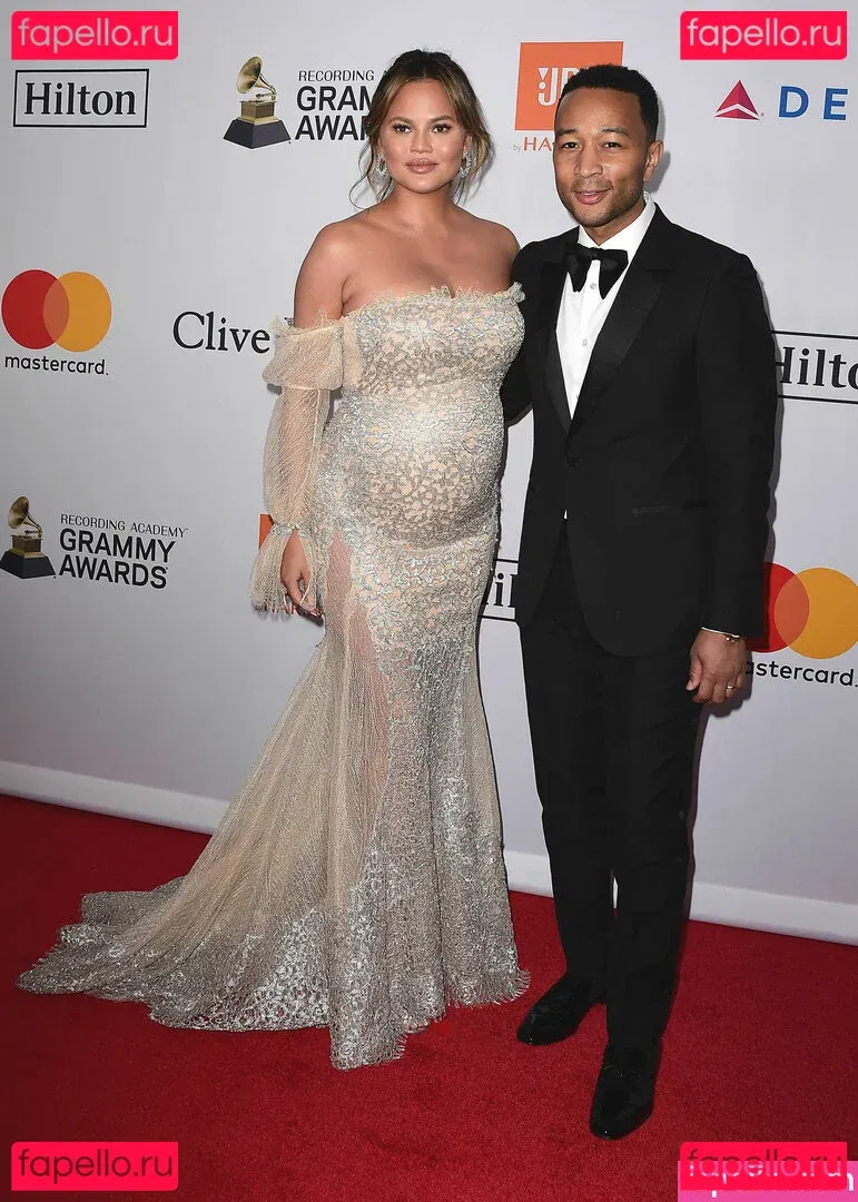 Chrissy Teigen Onlyfans Photo Gallery 