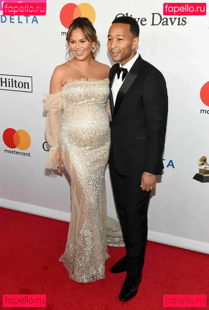 Chrissy Teigen Onlyfans Photo Gallery 