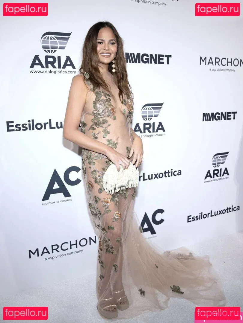 Chrissy Teigen Onlyfans Photo Gallery 