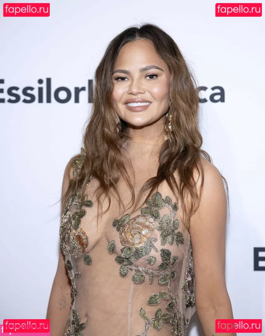 Chrissy Teigen Onlyfans Photo Gallery 