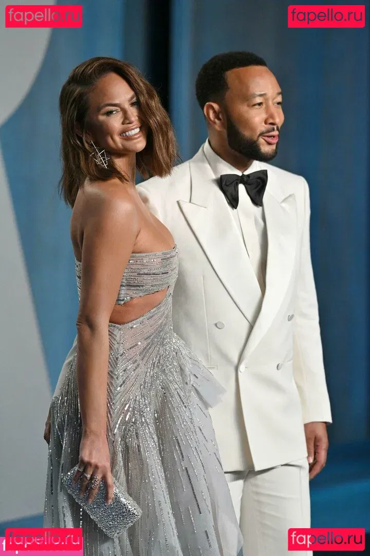 Chrissy Teigen Onlyfans Photo Gallery 