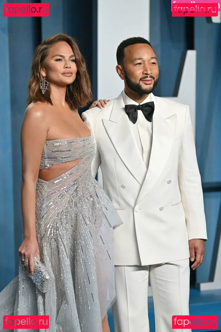 Chrissy Teigen Onlyfans Photo Gallery 