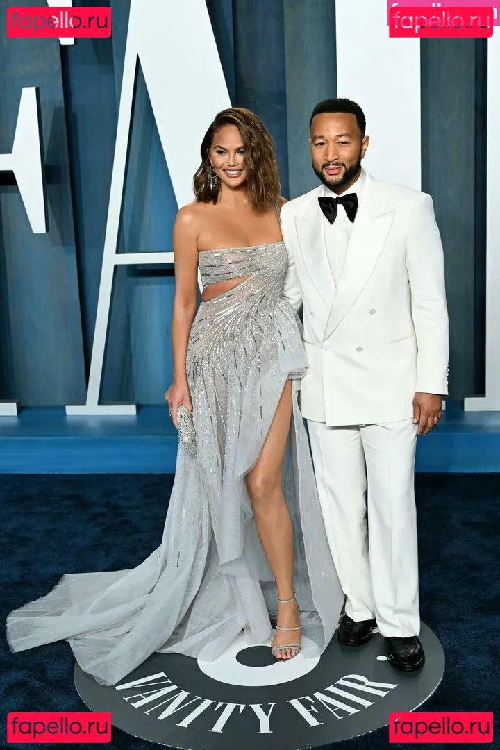 Chrissy Teigen Onlyfans Photo Gallery 