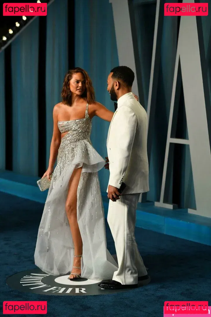 Chrissy Teigen Onlyfans Photo Gallery 