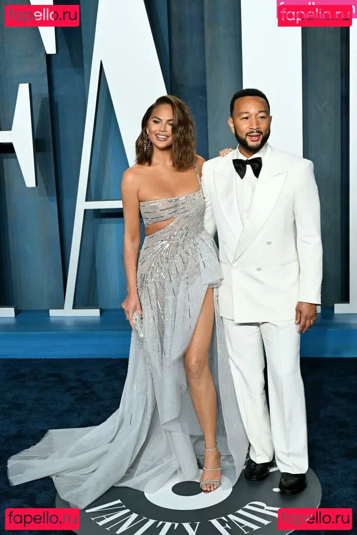 Chrissy Teigen Onlyfans Photo Gallery 