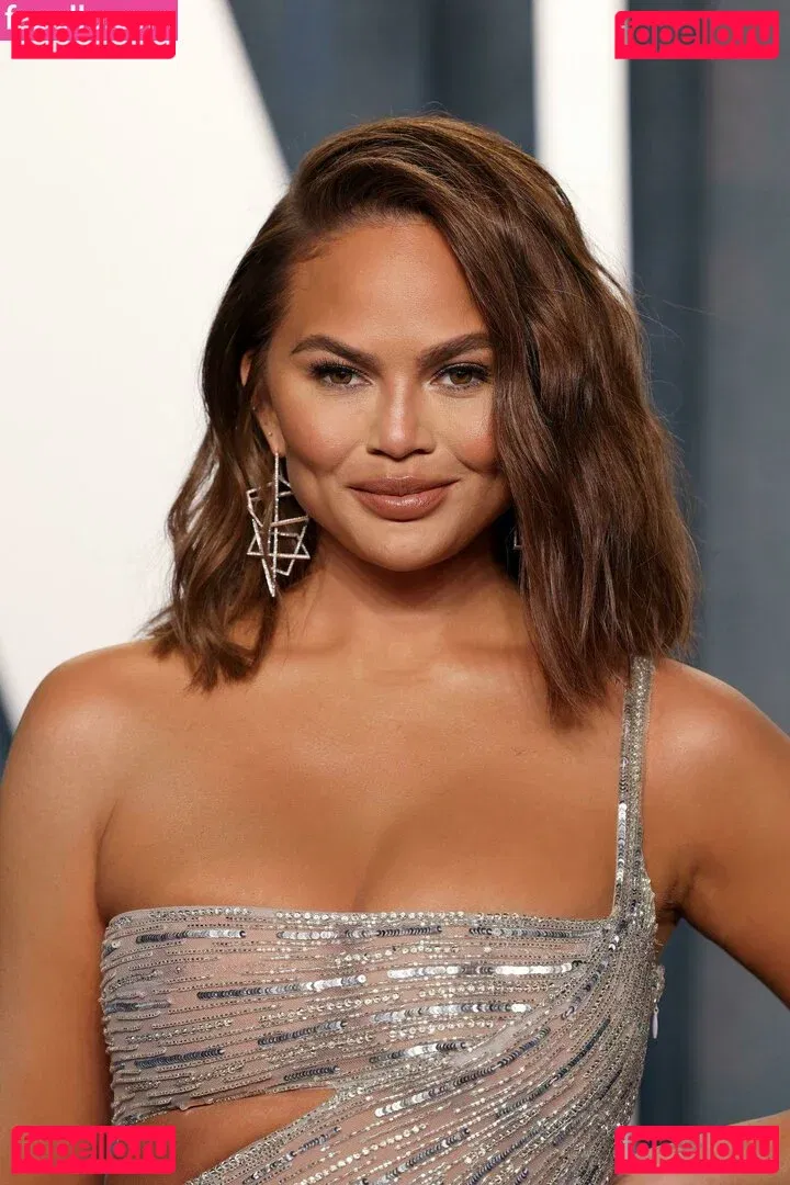 Chrissy Teigen Onlyfans Photo Gallery 
