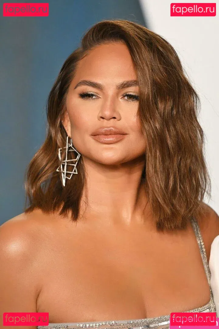 Chrissy Teigen Onlyfans Photo Gallery 