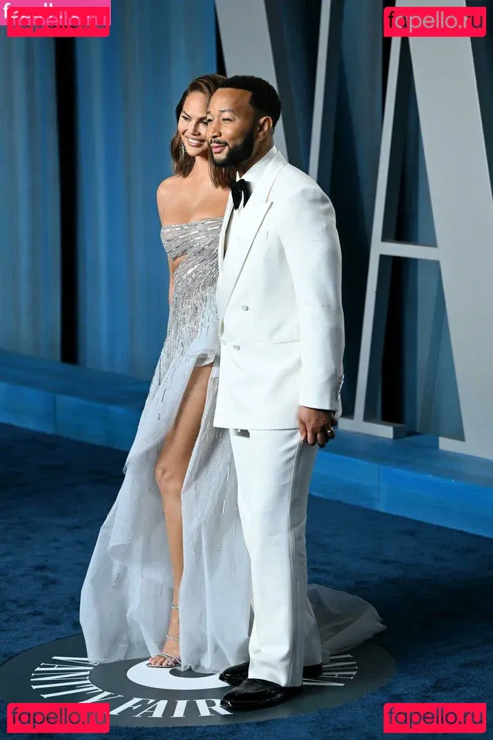 Chrissy Teigen Onlyfans Photo Gallery 