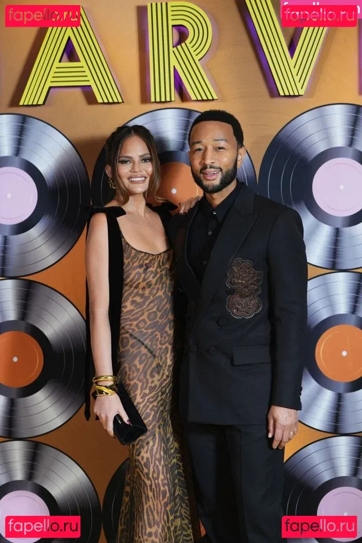 Chrissy Teigen Onlyfans Photo Gallery 