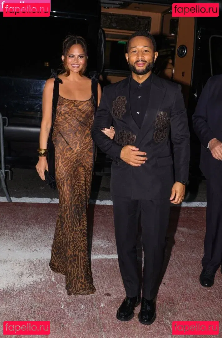 Chrissy Teigen Onlyfans Photo Gallery 