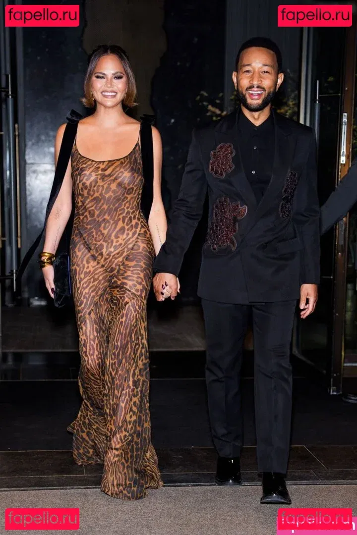 Chrissy Teigen Onlyfans Photo Gallery 