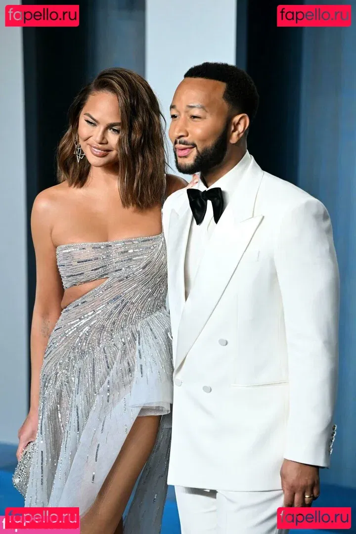 Chrissy Teigen Onlyfans Photo Gallery 