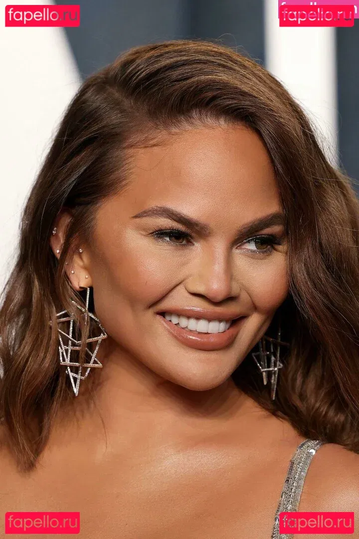 Chrissy Teigen Onlyfans Photo Gallery 