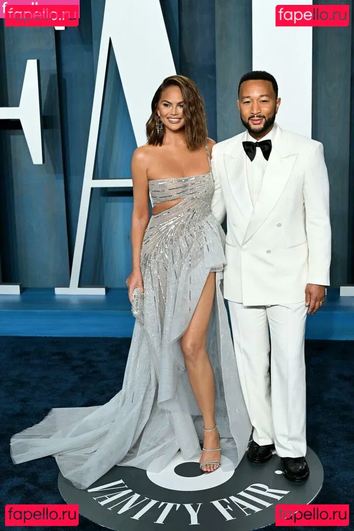 Chrissy Teigen Onlyfans Photo Gallery 